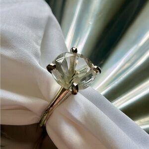 Elegant Silver Ring with Clear Gemstone